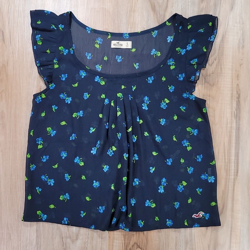 🔹️Hollister Blue Floral Semi Sheer Ruffle Sleeve Top Small